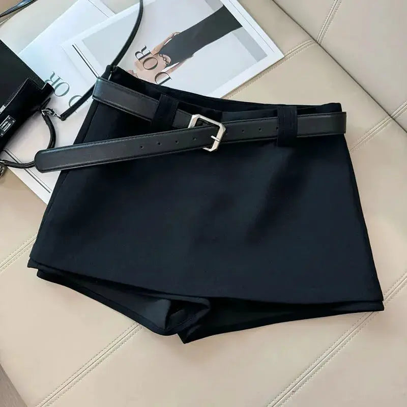 Black A-line office skirt with belt by Simples Market