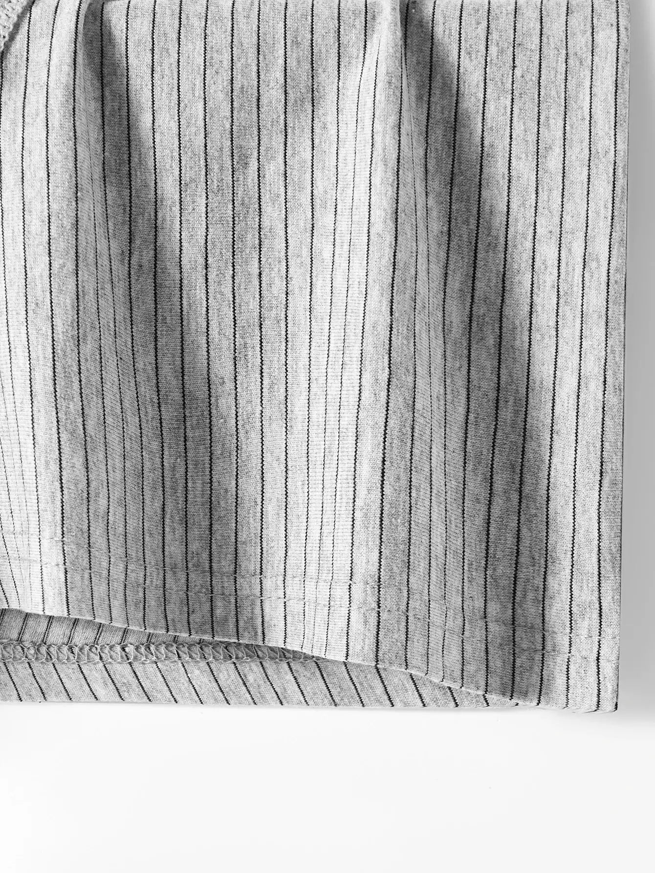 4-pack men's striped boxers from Simples Market in gray with thin black stripes, soft breathable fabric