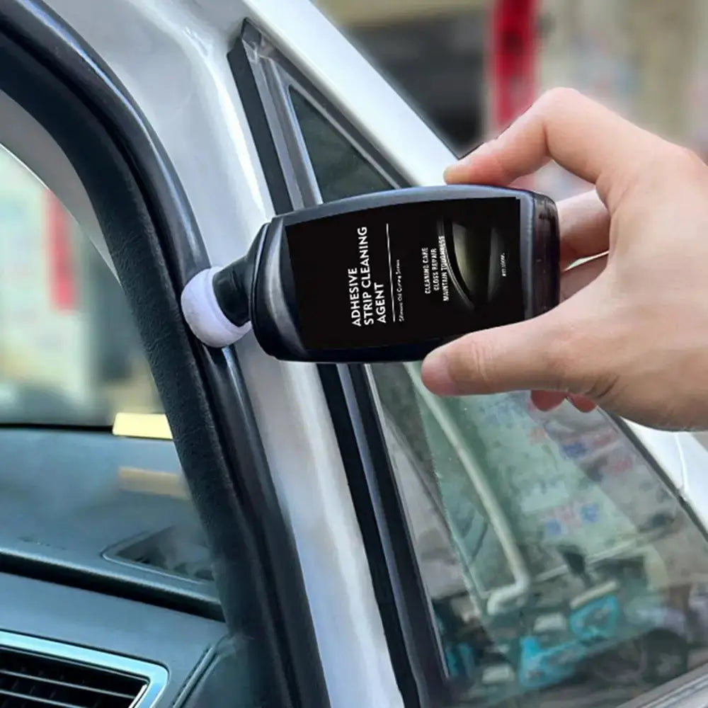 Car rubber conditioner by Simples Market, 100ml bottle applied to a car door seal.