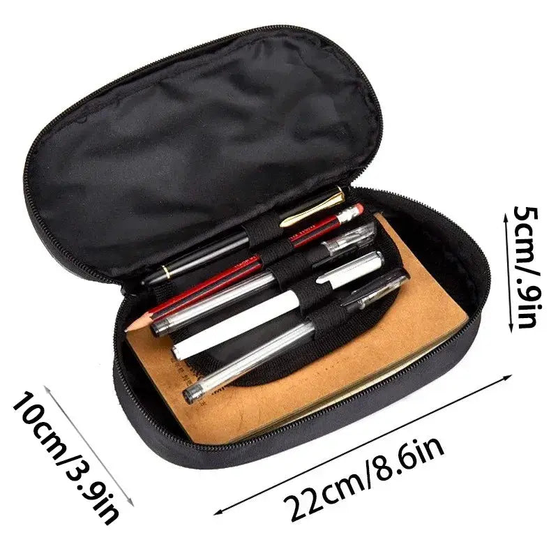 Black zipper pencil case with pens and a notebook inside; compact school organizer, 22x10x5 cm.
