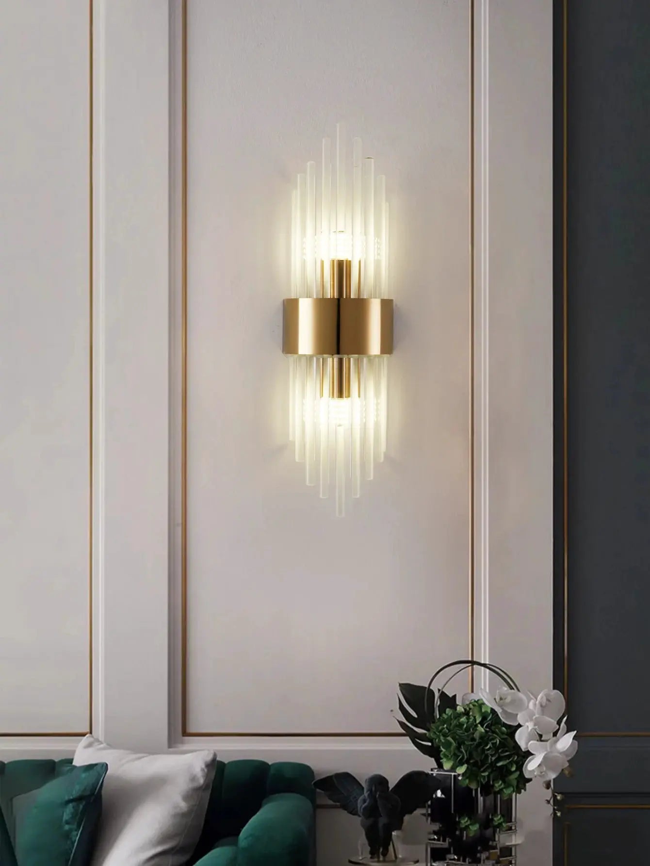 Simples Market gold crystal wall sconce with brass base and vertical glass rods