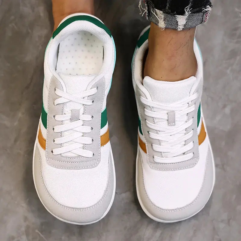 Simples Market wide running shoes, anti-slip and breathable white sneakers with green and orange accents (pair)