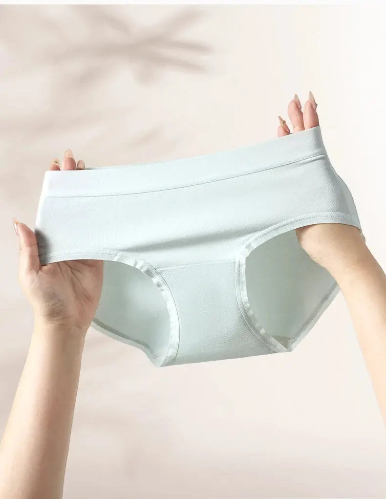Panties in light blue cotton, breathable high-waist underwear.