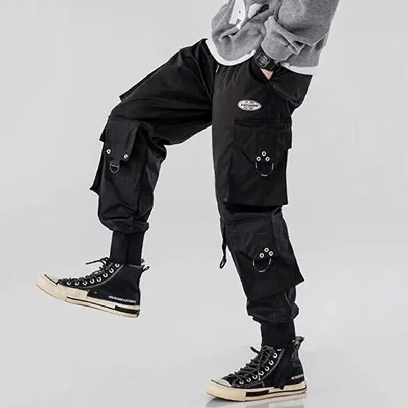 Simples Market men's black cargo pants with multiple pockets and metal ring details