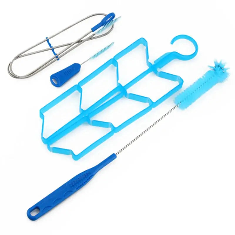 Hydration bladder cleaning kit by Simples Market; blue frame and cleaning brushes