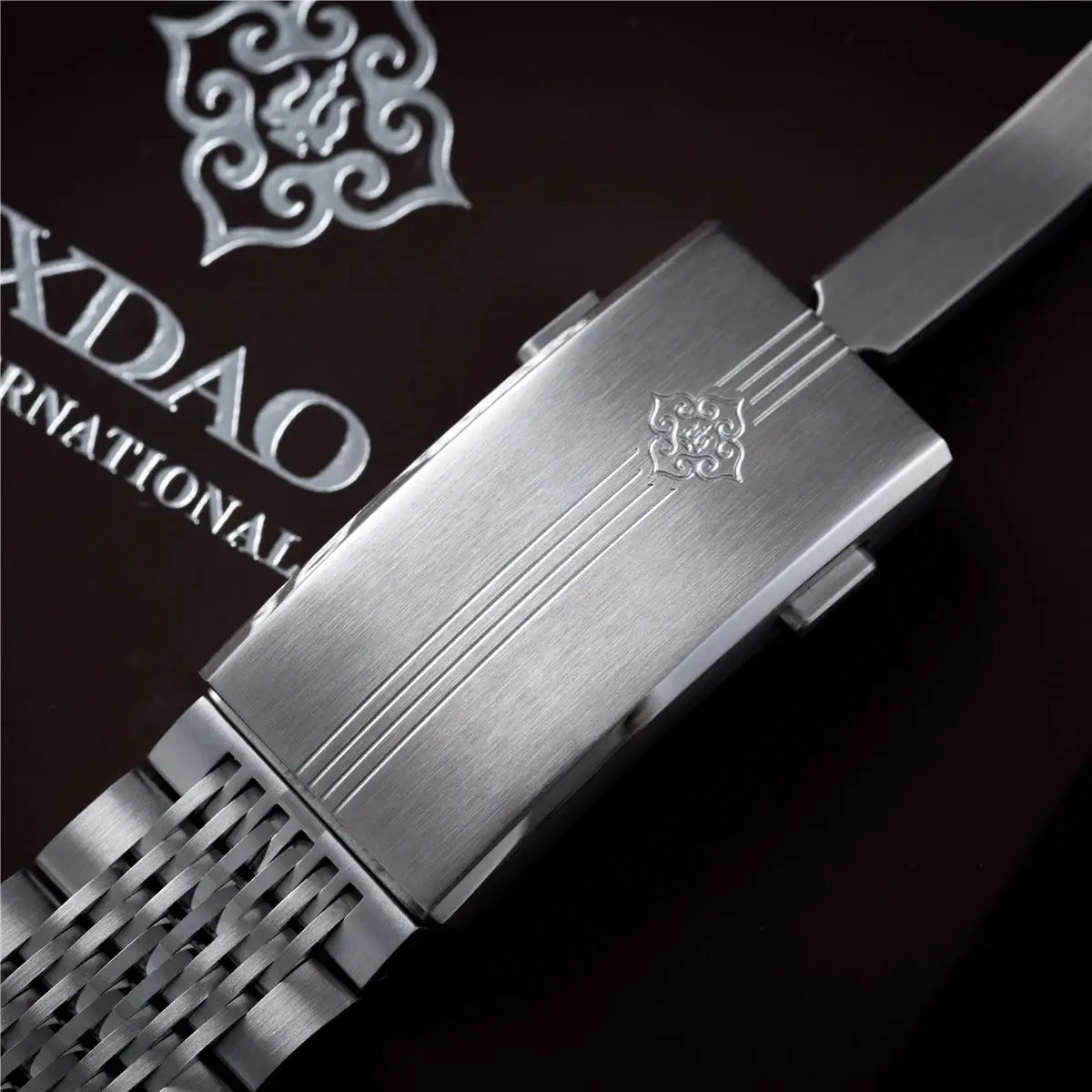 IXDAO IPOSE 2026 stainless steel watch clasp with engraved crest logo