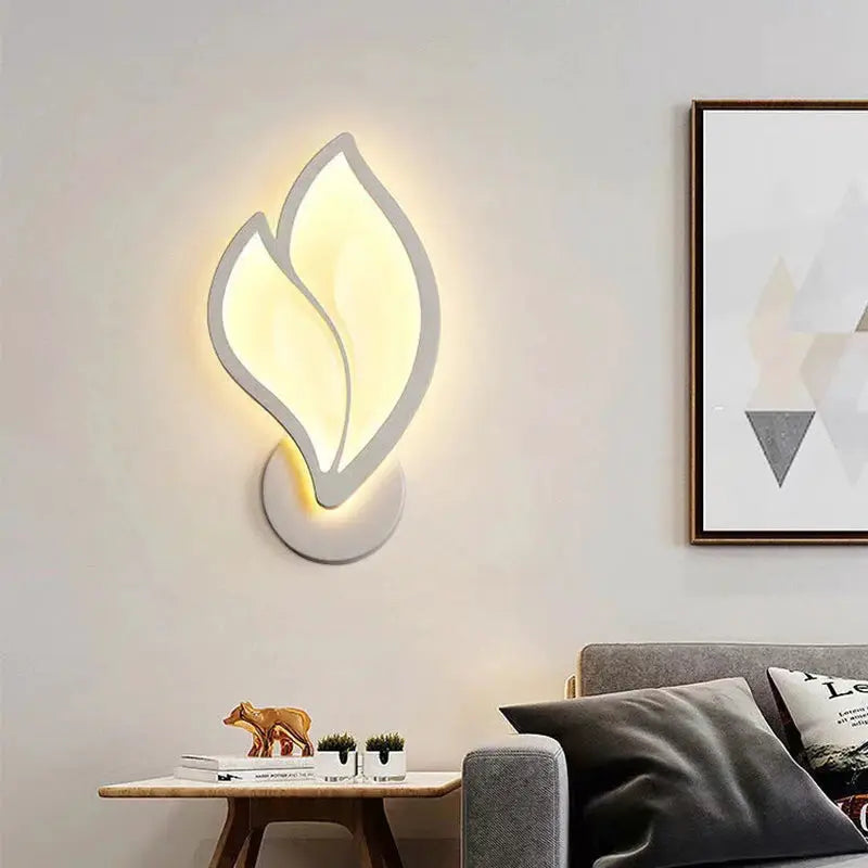 Modern LED wall lamp leaf-shaped, two leaves by Simples Market, white frame, warm glow