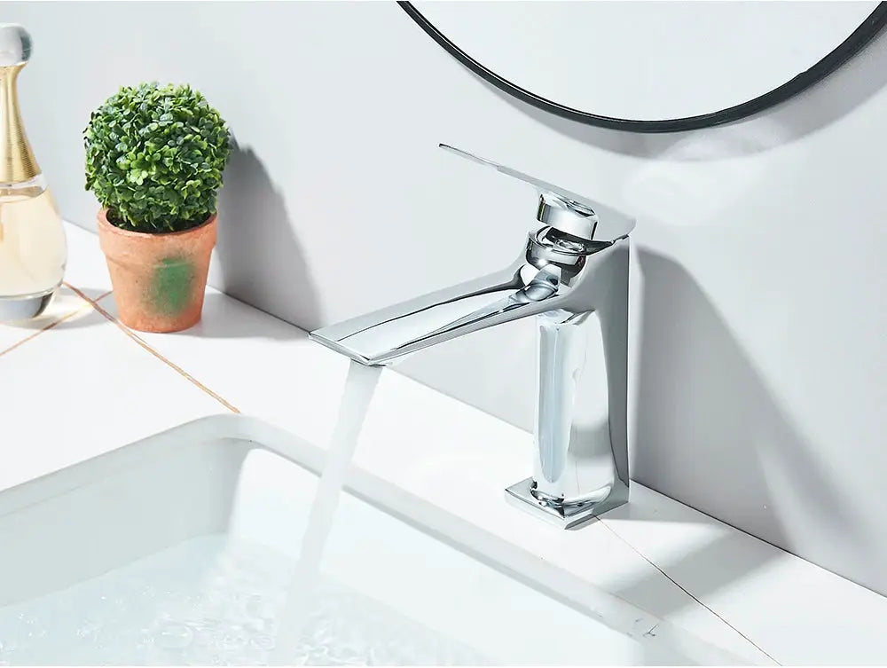 Simples Market chrome deck-mounted bathroom faucet with single-lever basin mixer tap