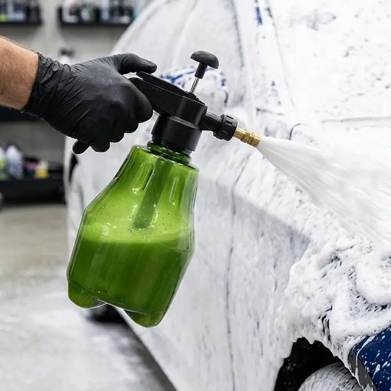 1.5L car wash spray bottle with a green translucent reservoir and handheld trigger sprayer