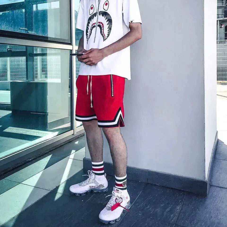 Men's basketball shorts, red mesh quick-dry with zip pockets by Simples Market