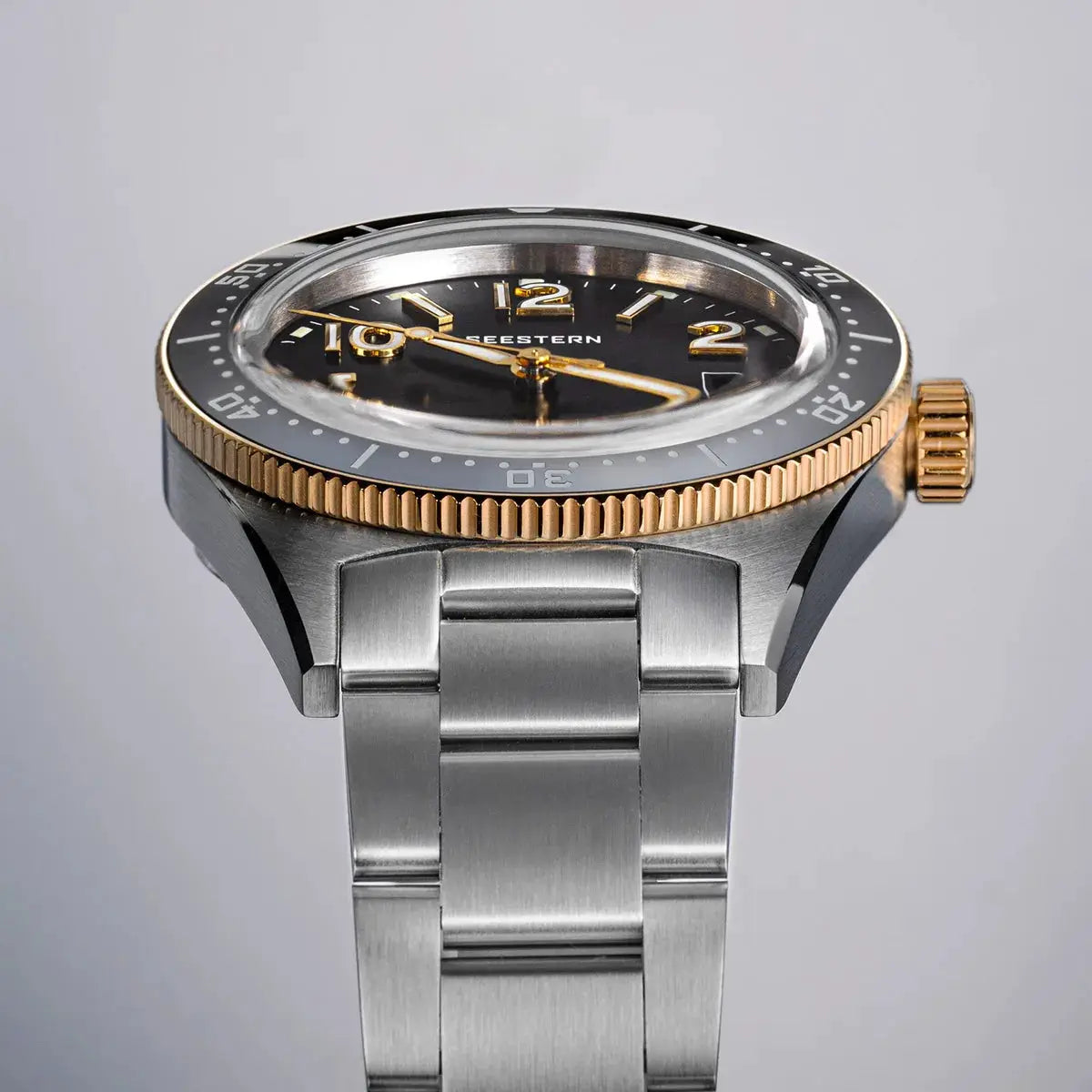 SEESTERN Diver Watch, stainless steel bracelet with gold-tone bezel, black dial, luminous markers