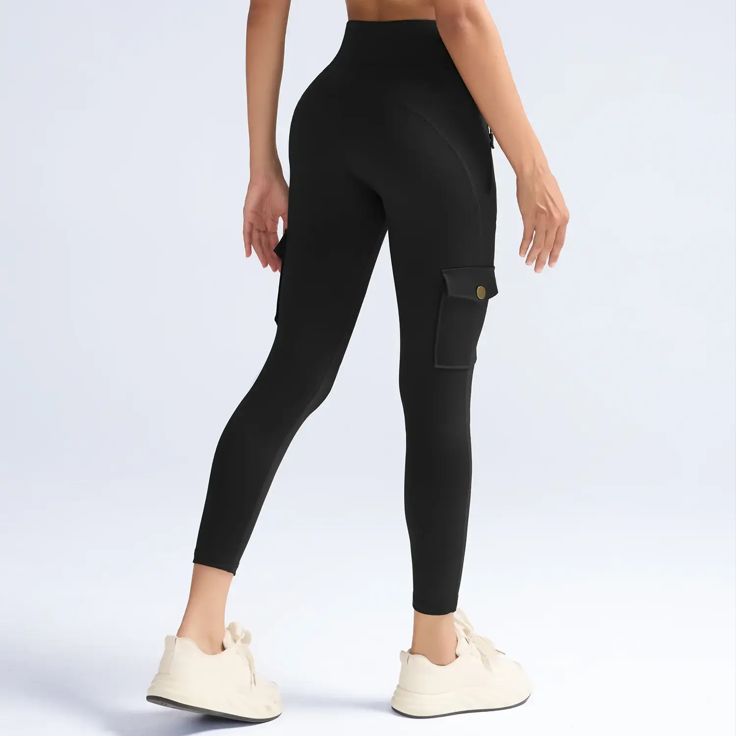 Simples Market women's black cargo-pocket leggings with thigh pocket and butt-lifting stretch fit