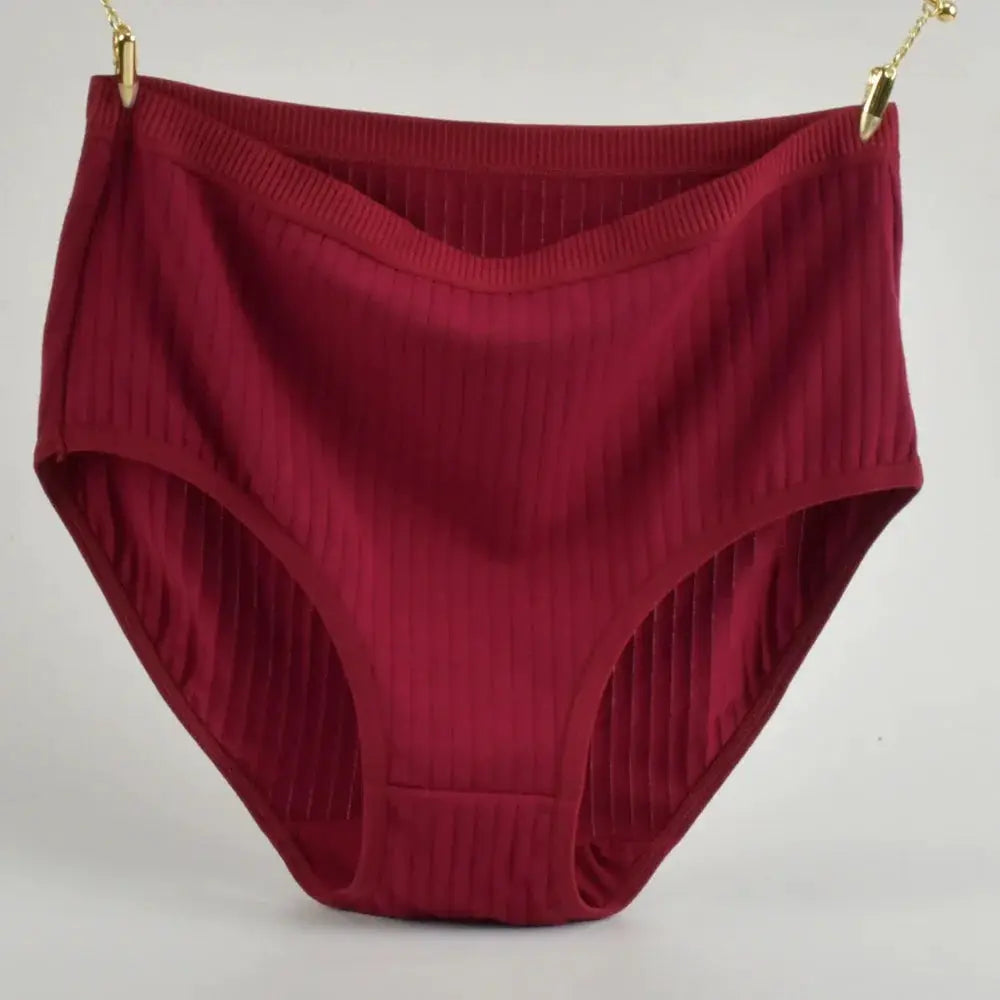 Plus size high waist cotton panties for women in burgundy ribbed fabric by Simples Market.