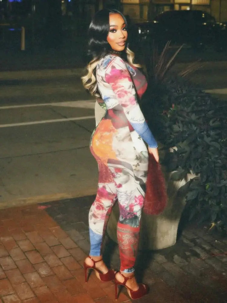 Sisterlinda hip jumpsuit for women with colorful abstract print, o-neck, long sleeves, skinny fit
