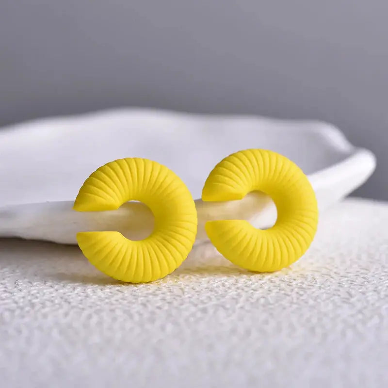 ClipCharm Simple Round Circle Clip Earrings For Women No Piercing C Shape Acrylic Lightweight Colorful Ear Cuffs