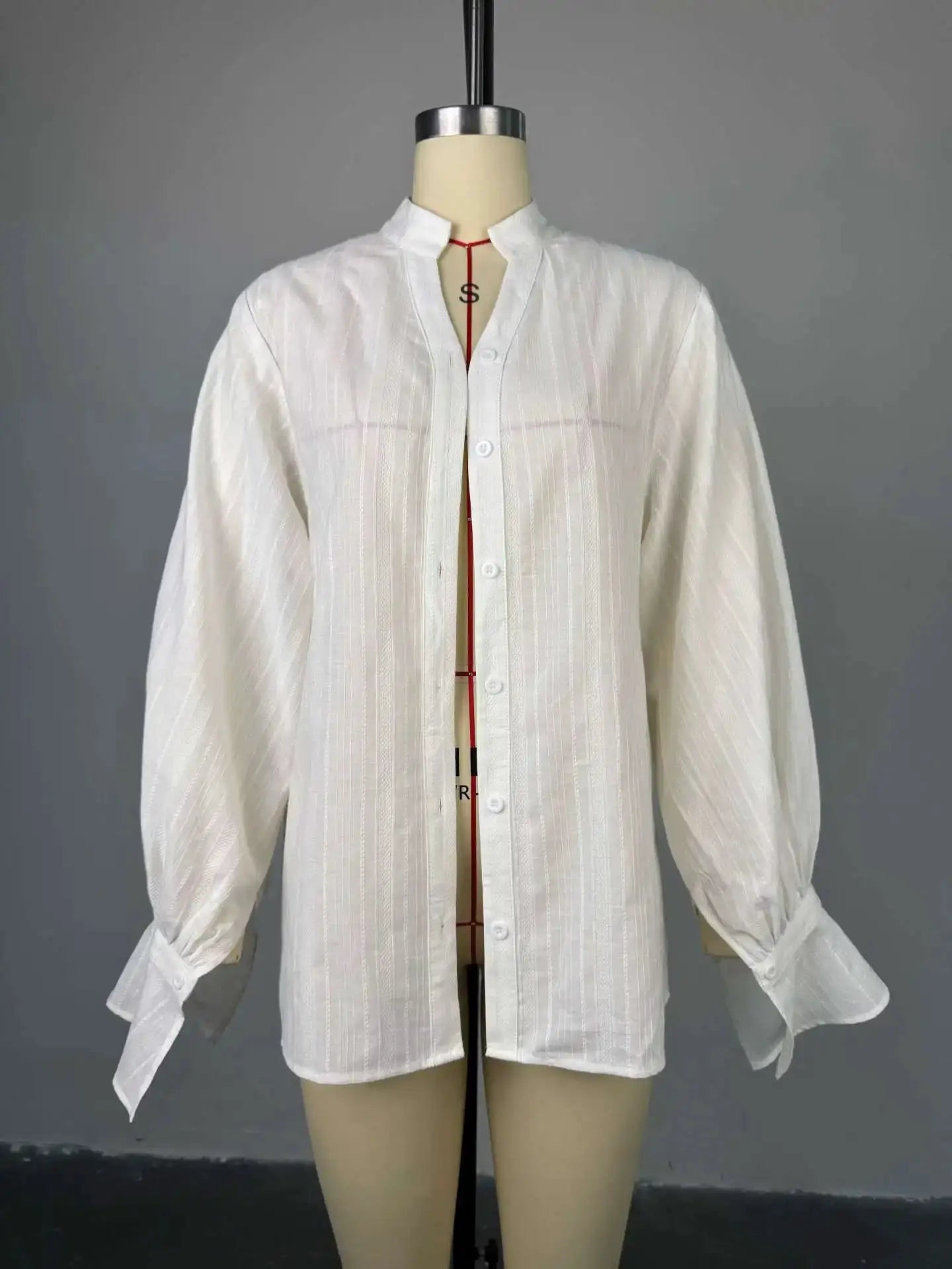 Simples Market white oversized cotton shirt with long sleeves, button-up minimalist style.