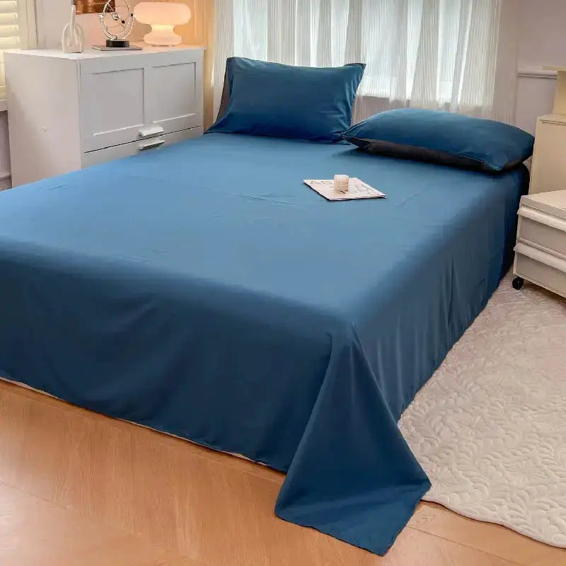 4-piece blue brush-fabric bed set by Simples Market with duvet cover, sheets and pillowcases.