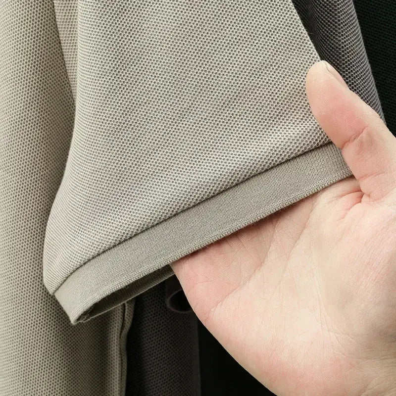Simples Market men's polo shirt in beige, 100% cotton, breathable with silk-like finish; cuff close-up