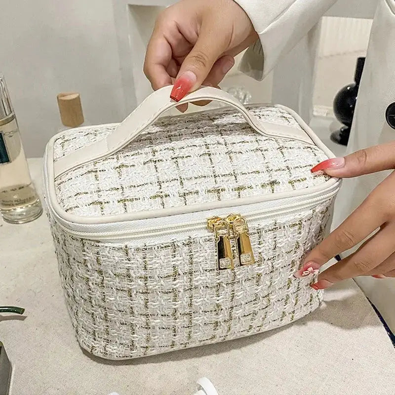 BX100 Knitted Style Makeup Bag Portable Fashionable Large Storage For Travel And Daily Use