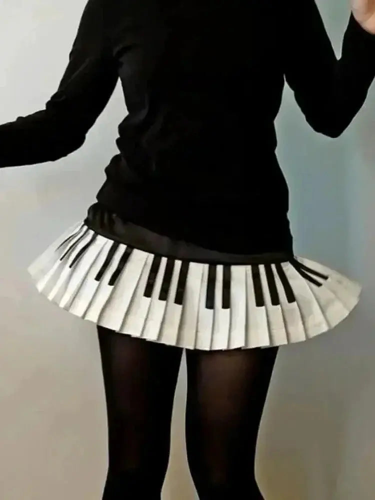 Mini piano-key skirt in black and white, pleated Harajuku-style short skirt for women