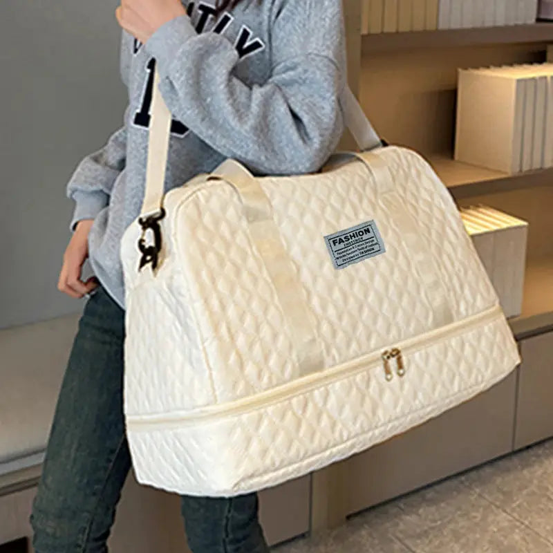 Simples Market white quilted duffle bag with cream strap and handles, front FASHION patch