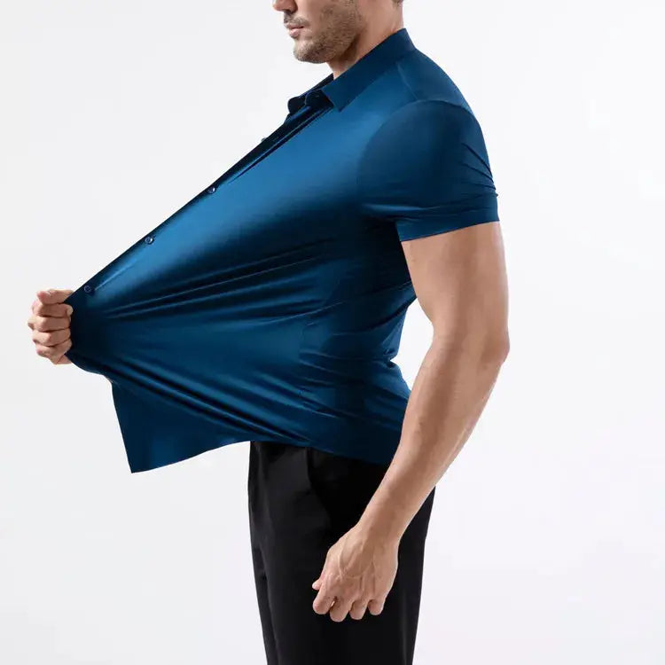 Men's blue short-sleeve dress shirt by Simples Market; wrinkle-free stretch fabric
