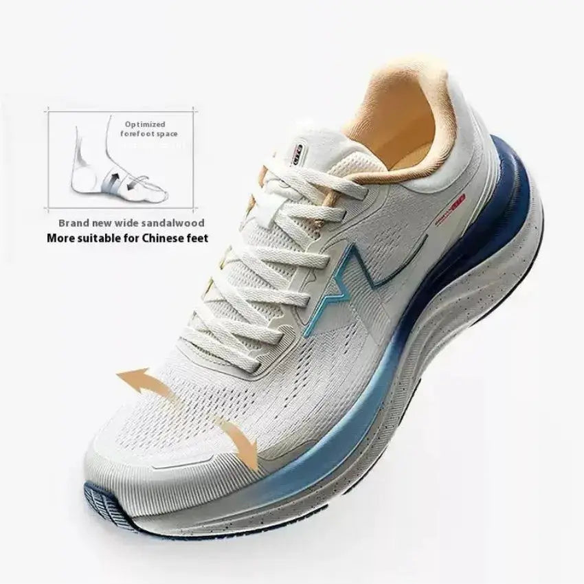 Xtep Qingyun Lite men's running shoe by Simples Market, white mesh upper with blue cushioned midsole.