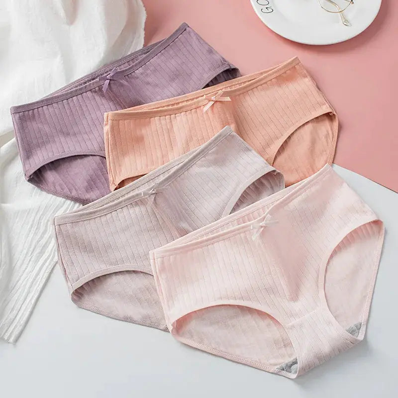 Simples Market 7-piece women's cotton ribbed mid-rise briefs with bow detail in pastel colors.