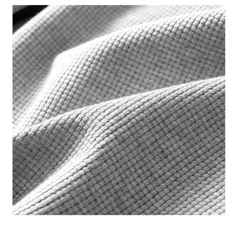 Men's shorts in gray waffle-texture fabric by Simples Market.