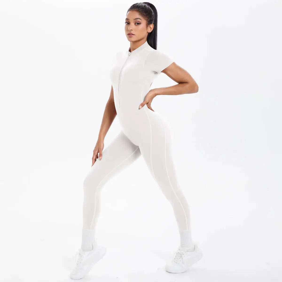 Simples Market white short-sleeve fitness jumpsuit with front zipper and contour panels for gym and yoga