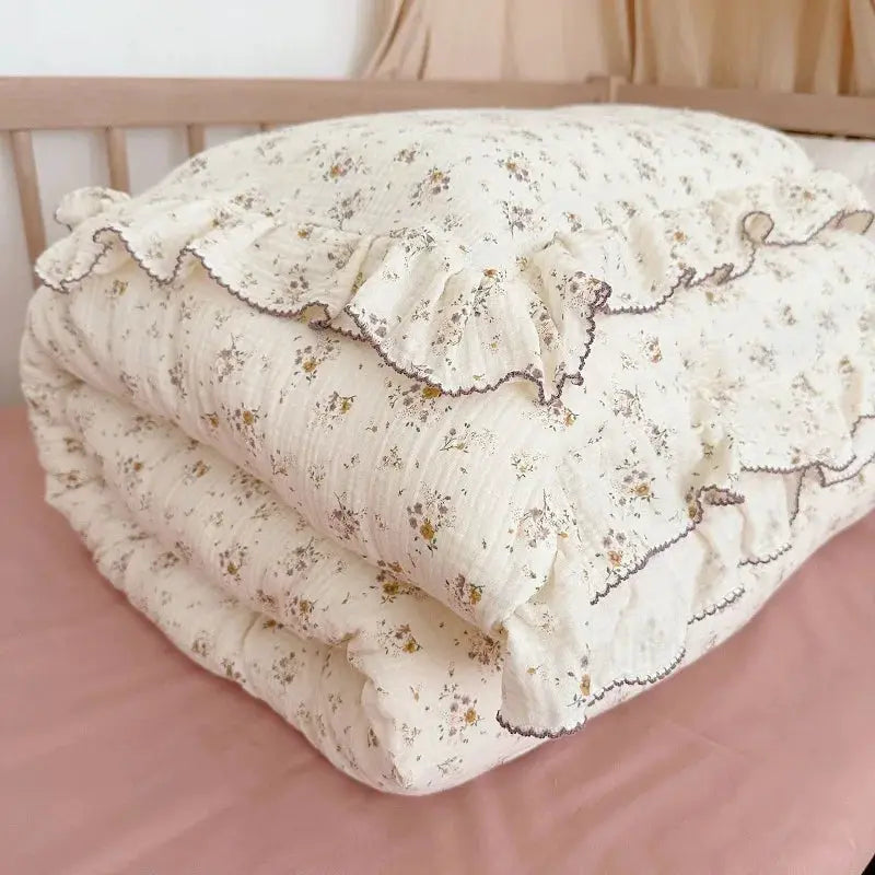Duvet cover set in white floral cotton with ruffle-edge trim