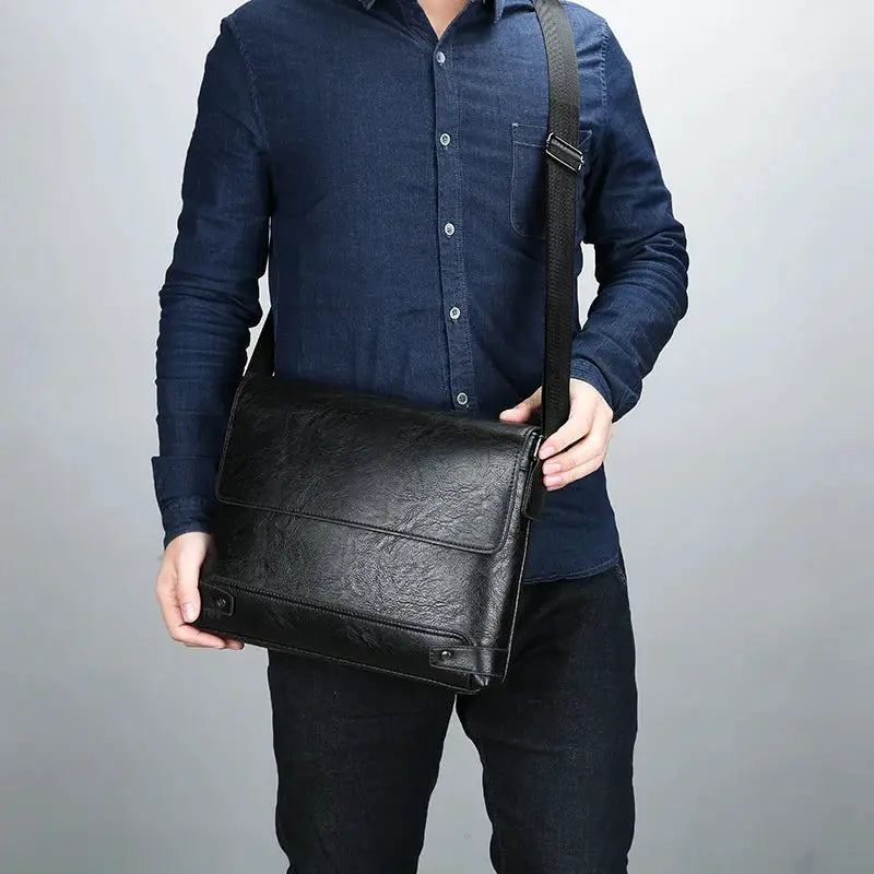 Shoulder bag for men, Simples Market black leather crossbody bag with adjustable strap, large capacity.