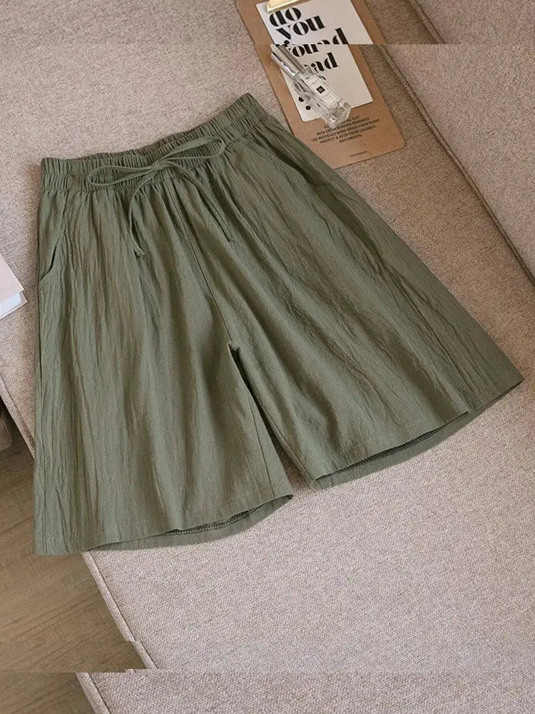Women's cotton shorts by Simples Market, olive green, high-waist with drawstring and two pockets.