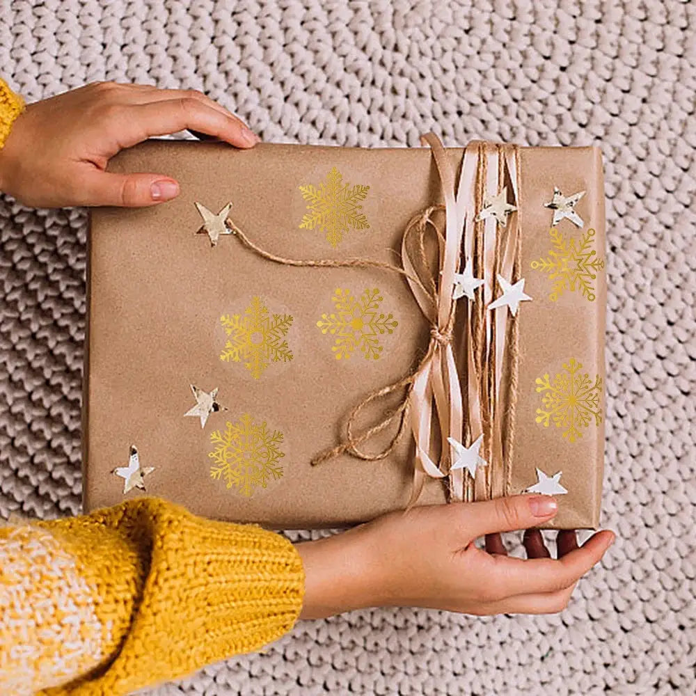 500 Pieces Golden Snowflake Christmas Stickers Roll Transparent Self Adhesive For Gift Wrapping Scrapbooking