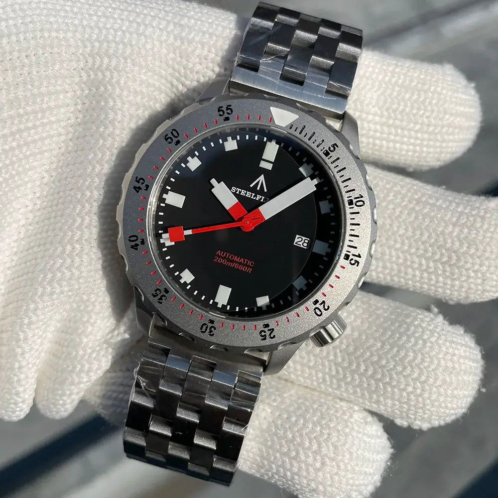 STEELFLIER SF752 diver watch with stainless steel bracelet, black dial, red hands, 200m water resistance