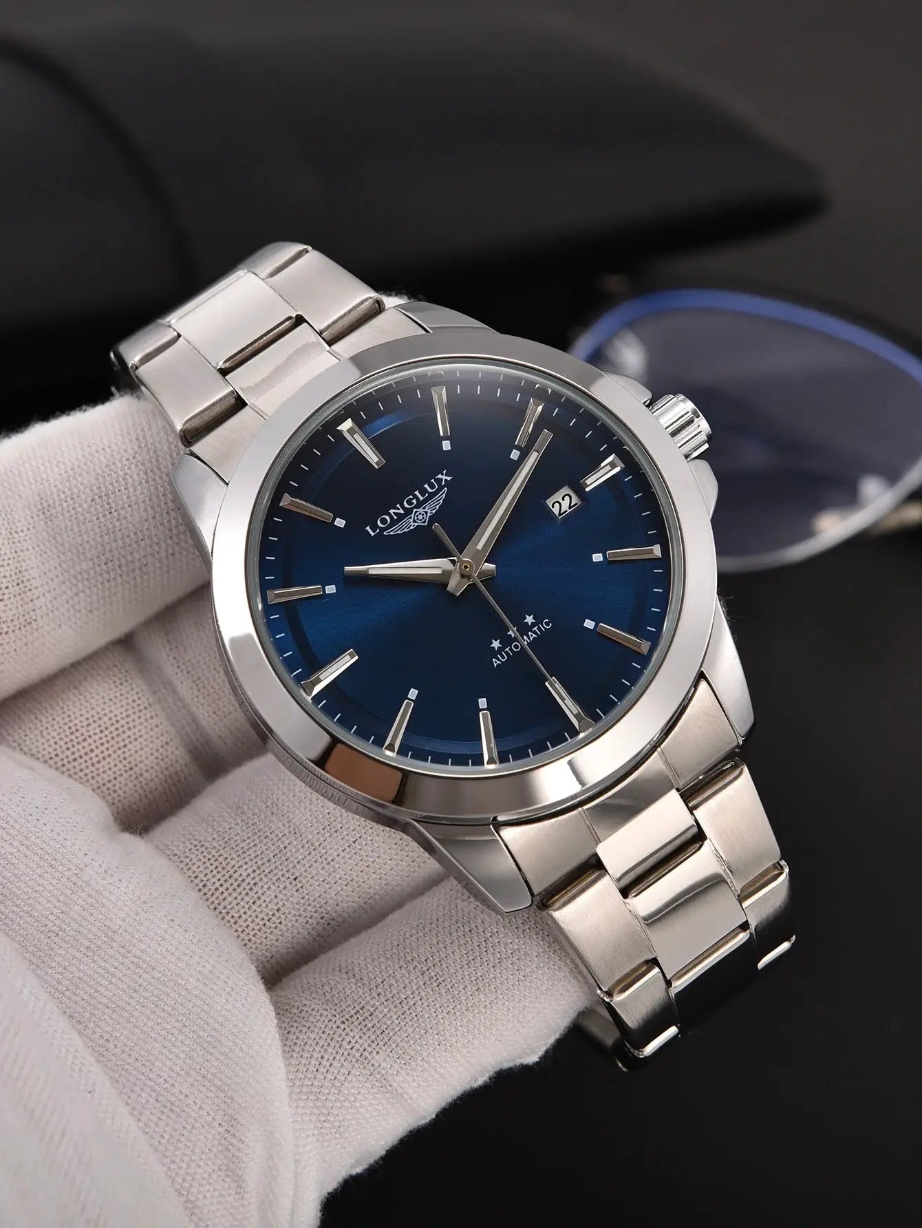 Men's automatic wristwatch with blue dial, stainless steel case/bracelet, date window
