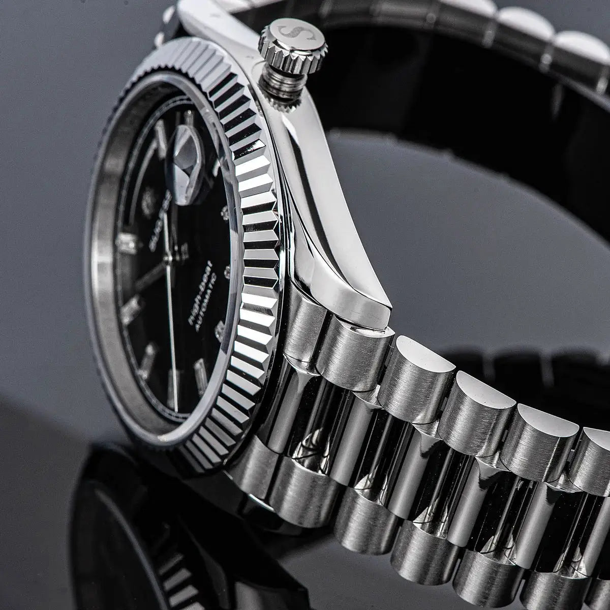 Sugess men's stainless steel wristwatch with fluted bezel and metal bracelet