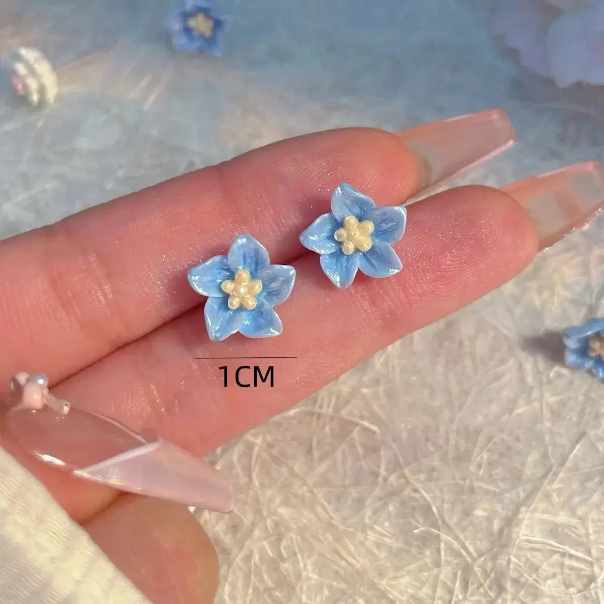 Simples Market blue flower stud earrings, a pair; 1 cm camellia-style petals with cream centers