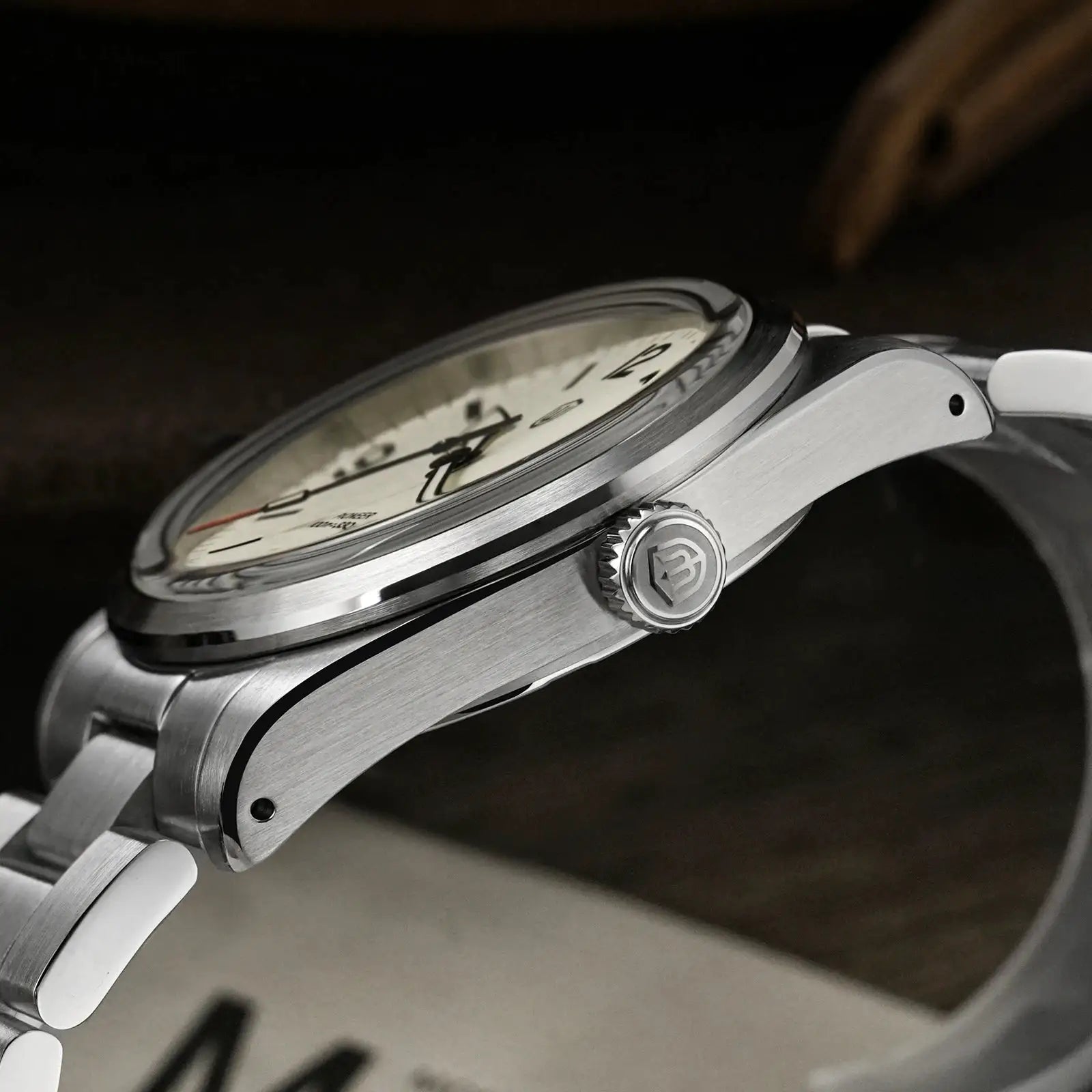 Watchdives WD1960S V2 wristwatch with stainless steel case and bracelet, cream dial and sapphire crystal