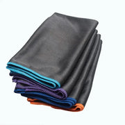 Lint-free carbon fiber cleaning cloths by Simples Market for glass window polishing; gray fabric with colored edges