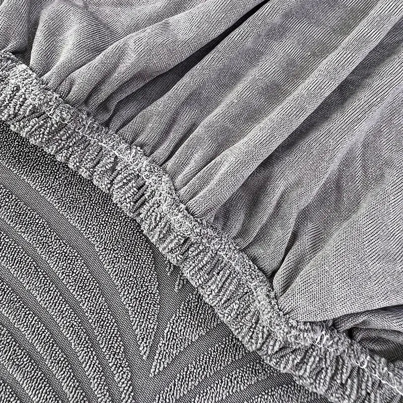 Sofa cover in grey jacquard fabric with elastic edge; splash-proof and anti-dirt, anti-cat-scratch protection.
