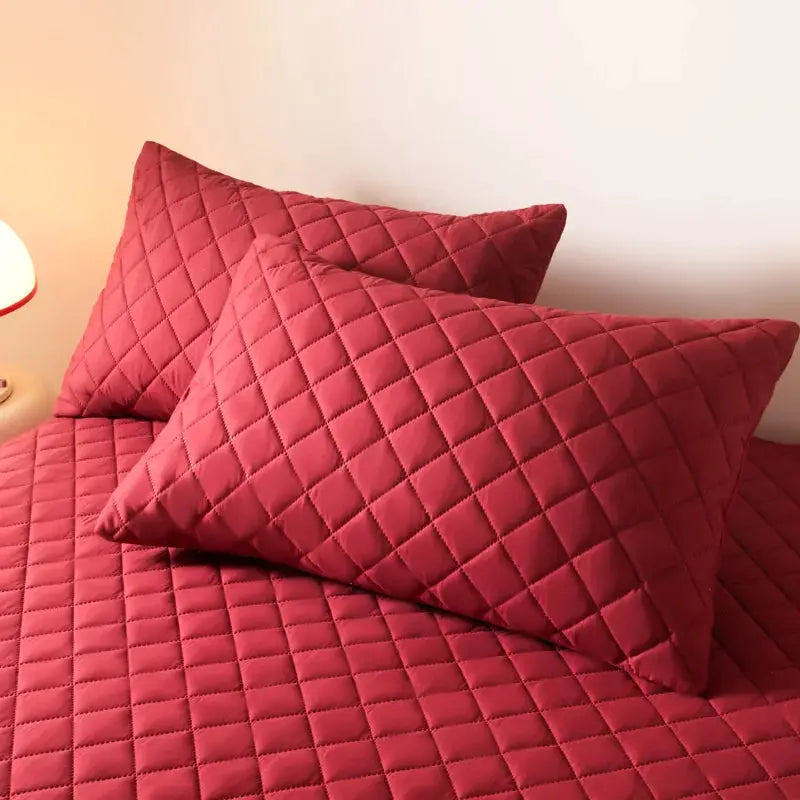 Pillowcase set red quilted cotton with diamond stitching 2-piece