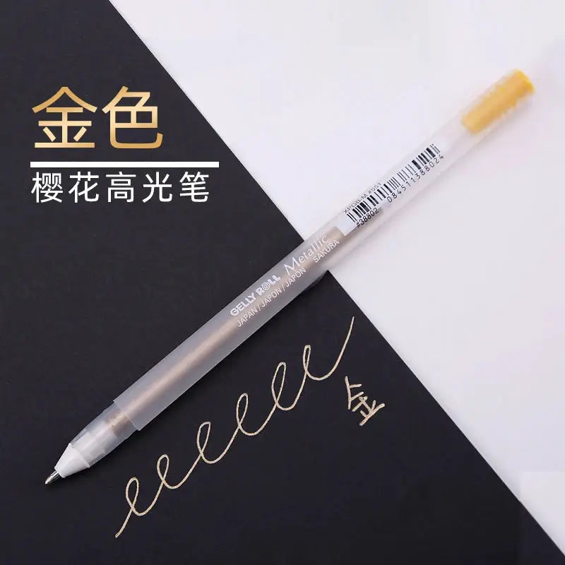 Sakura Gelly Roll Metallic gold gel pen; 1 pen shown on diagonal black-and-white background