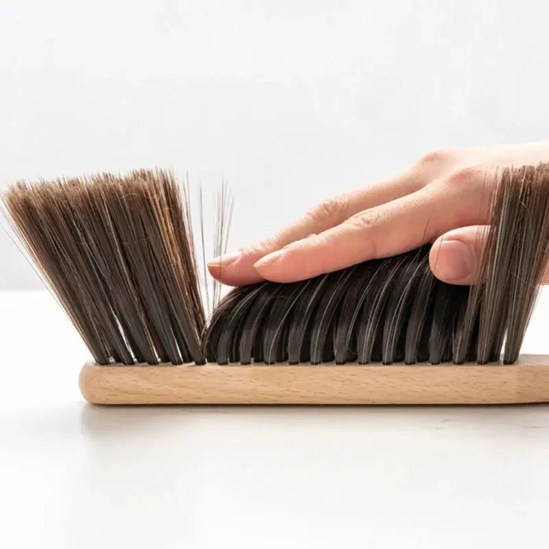 Natural wood bristle cleaning brush by Simples Market, anti-static, desktop dust broom