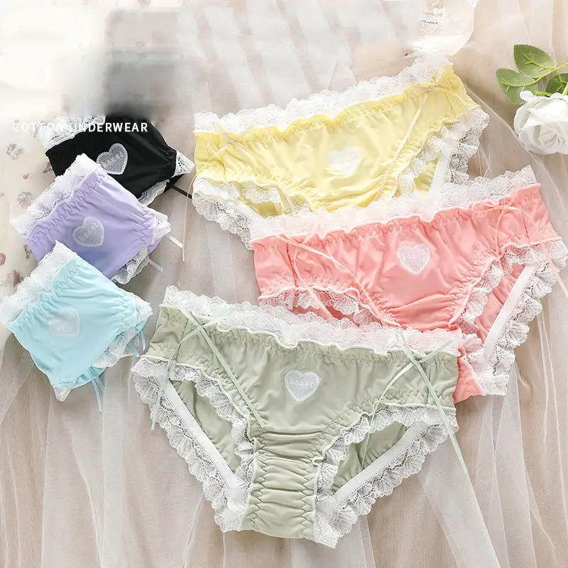 Panties set of 6 for women in pastel ice-silk with lace trim and heart appliqué; low-waist, breathable.