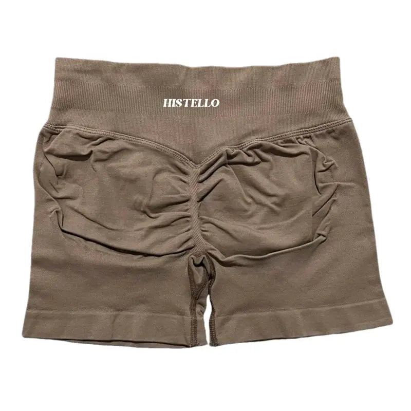 HISTELLO seamless low-waist scrunch shorts in brown, breathable elastic fabric.