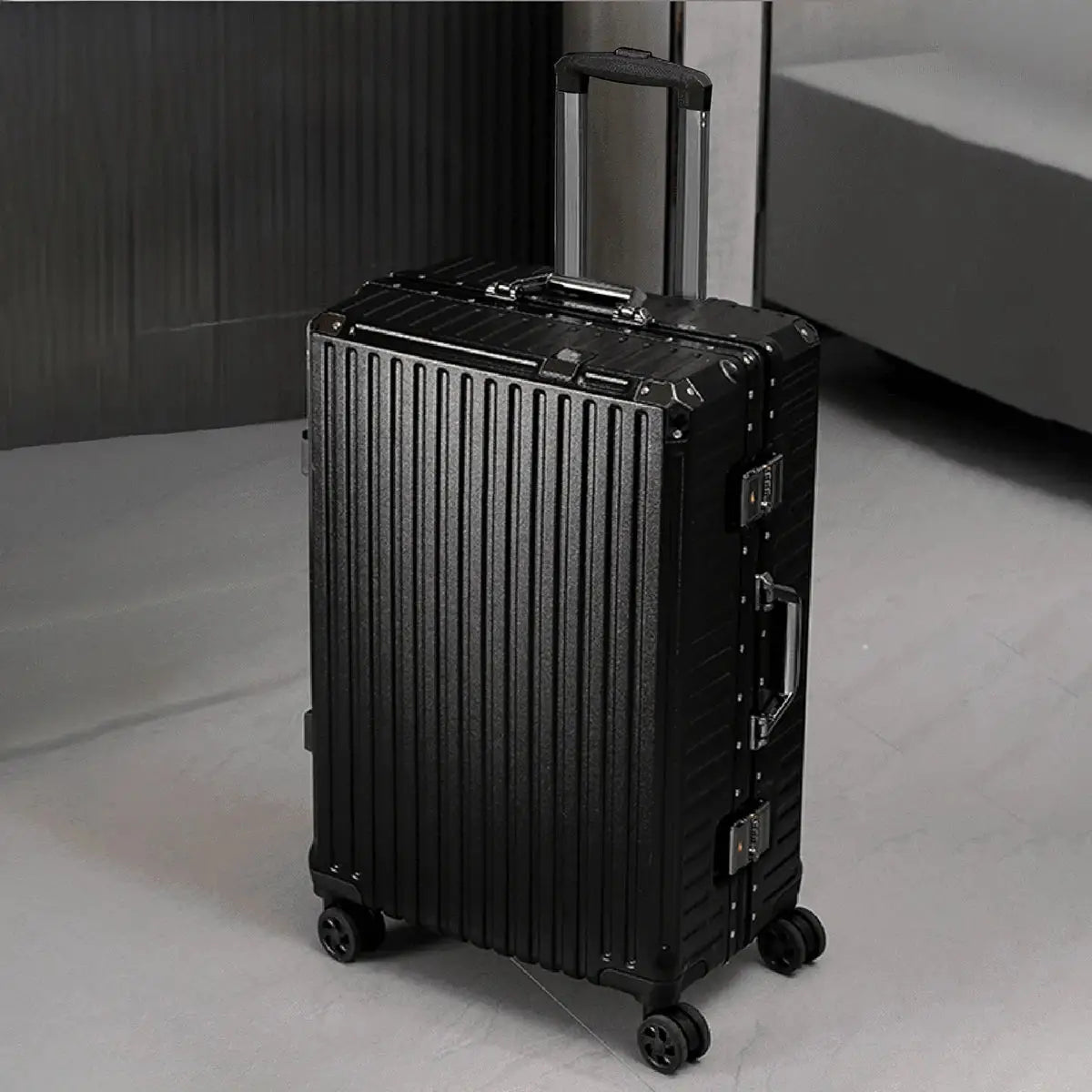 Trolley Luggage Aluminum Frame Rolling Suitcase Durable Carry On With USB Charging And 360 Degree Spinner Wheels