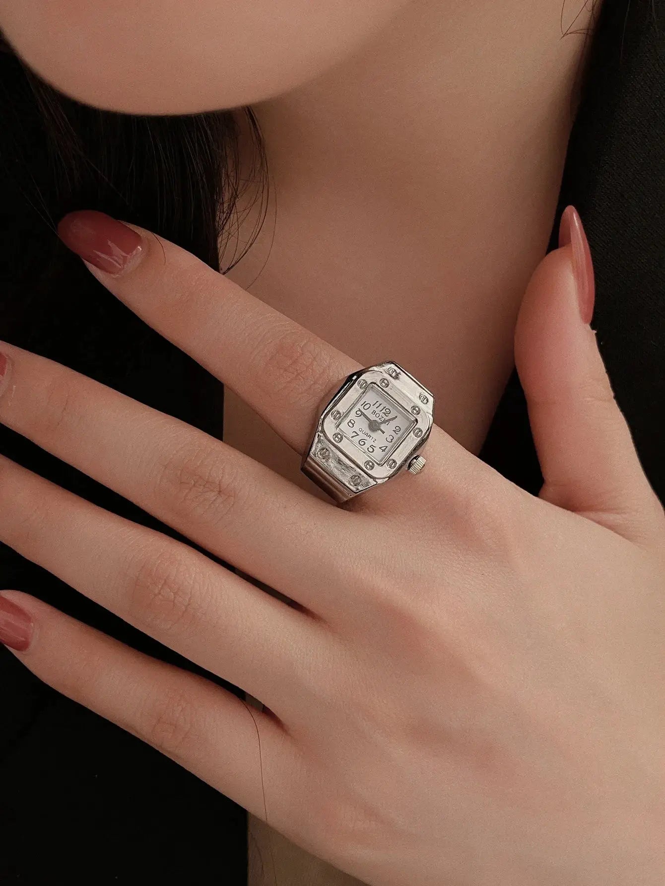 LuxeRing Mini Vintage Finger Ring Watch Quartz Timepiece for Couples Edition Elegant Jewelry Accessory
