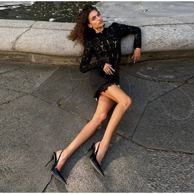 Skirt by Simples Market, black lace with lace-hem for urban streetwear.
