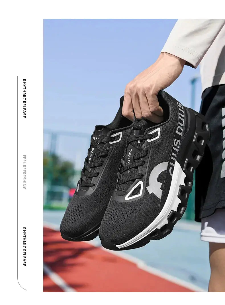 Simples Market men's running shoes; black breathable mesh upper with cushioned midsole and rugged outsole.